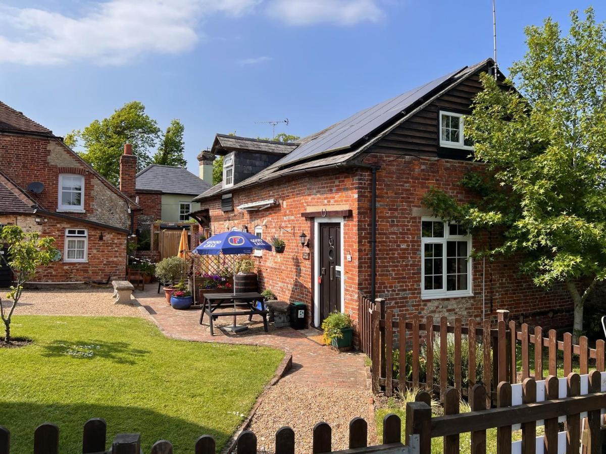 Hunston Mill Self Catering Dog Stay For Free 치체스터 외부 사진