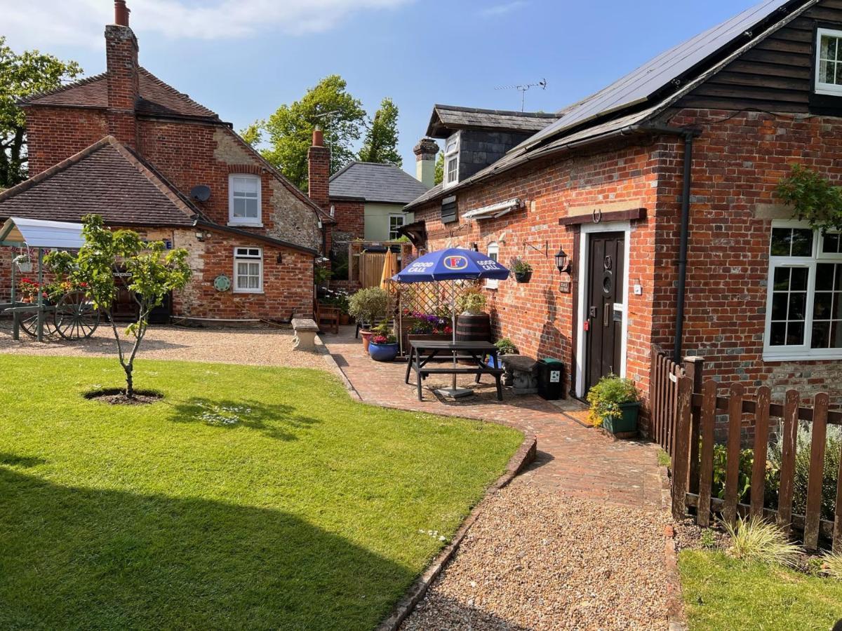 Hunston Mill Self Catering Dog Stay For Free 치체스터 외부 사진