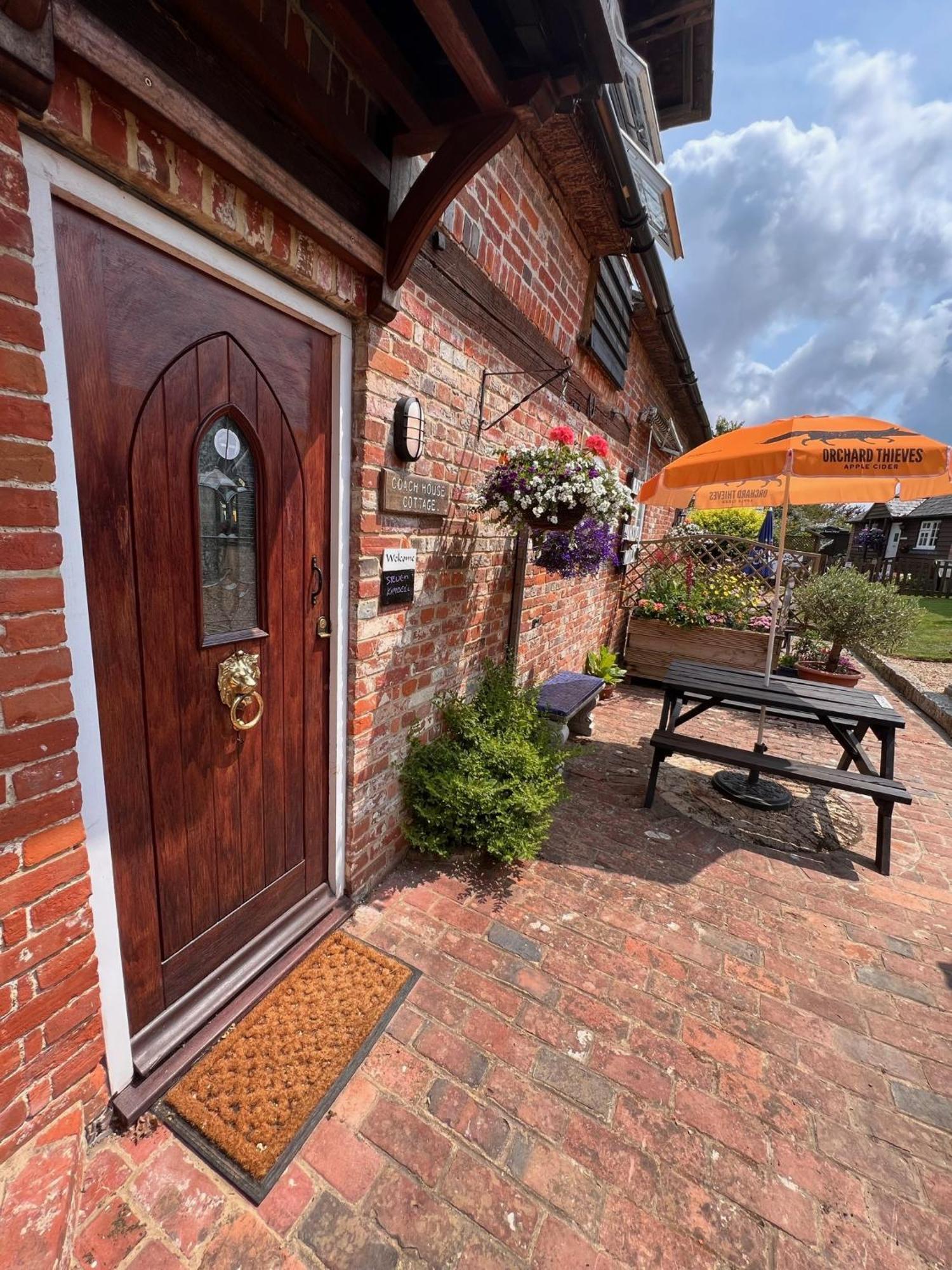Hunston Mill Self Catering Dog Stay For Free 치체스터 외부 사진