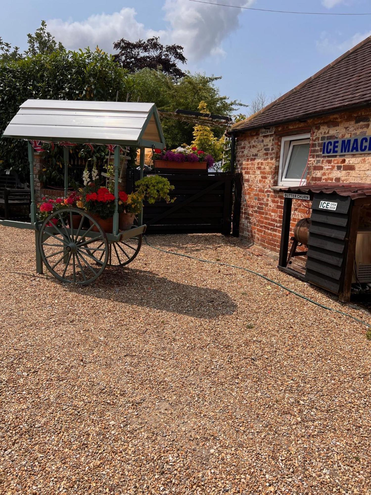 Hunston Mill Self Catering Dog Stay For Free 치체스터 외부 사진