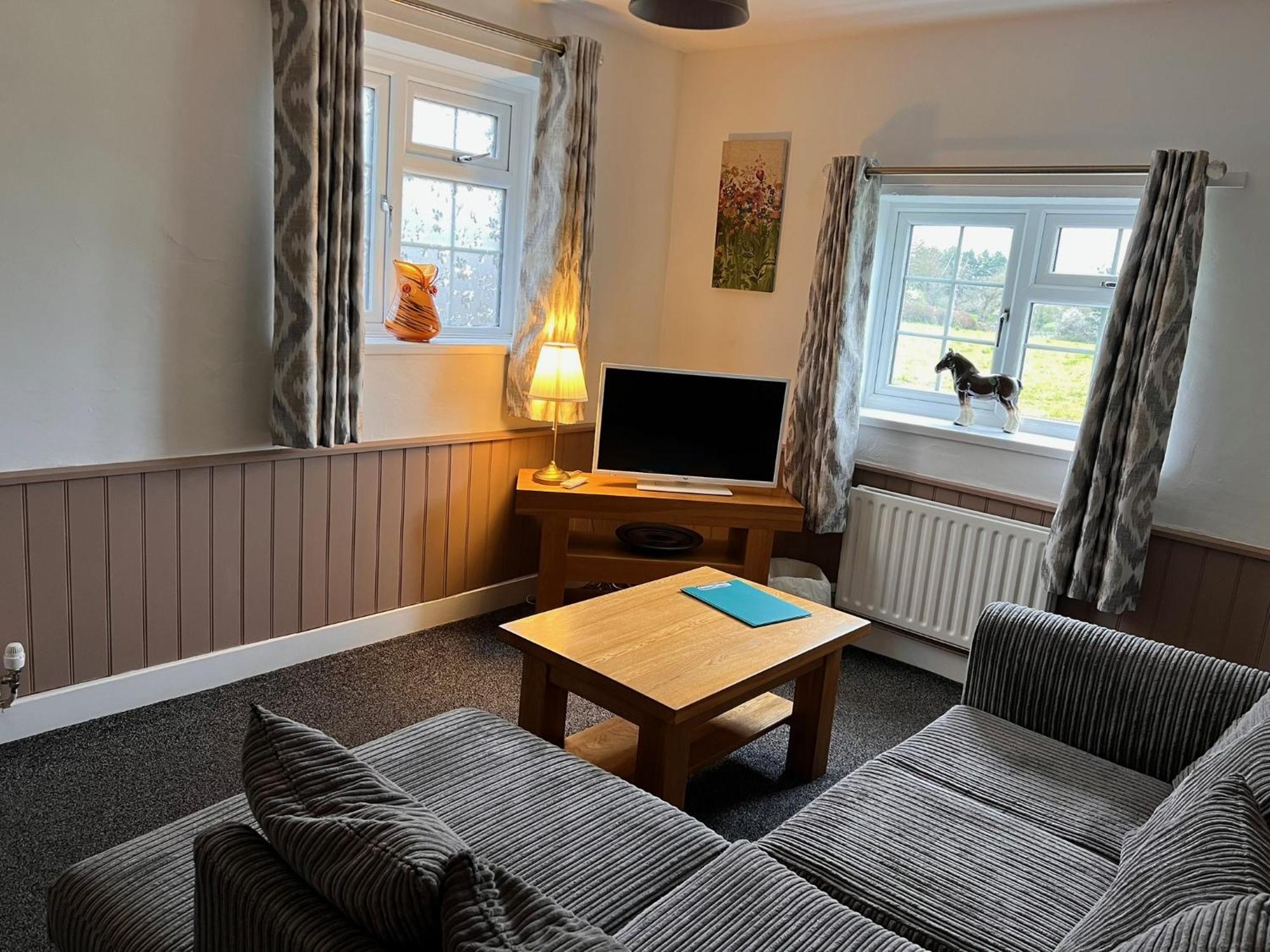 Hunston Mill Self Catering Dog Stay For Free 치체스터 외부 사진