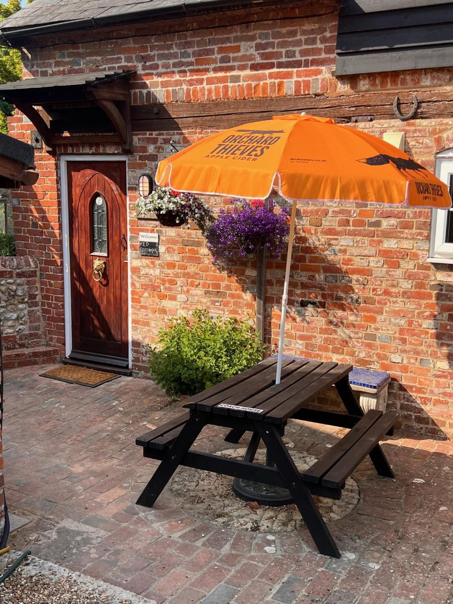 Hunston Mill Self Catering Dog Stay For Free 치체스터 외부 사진