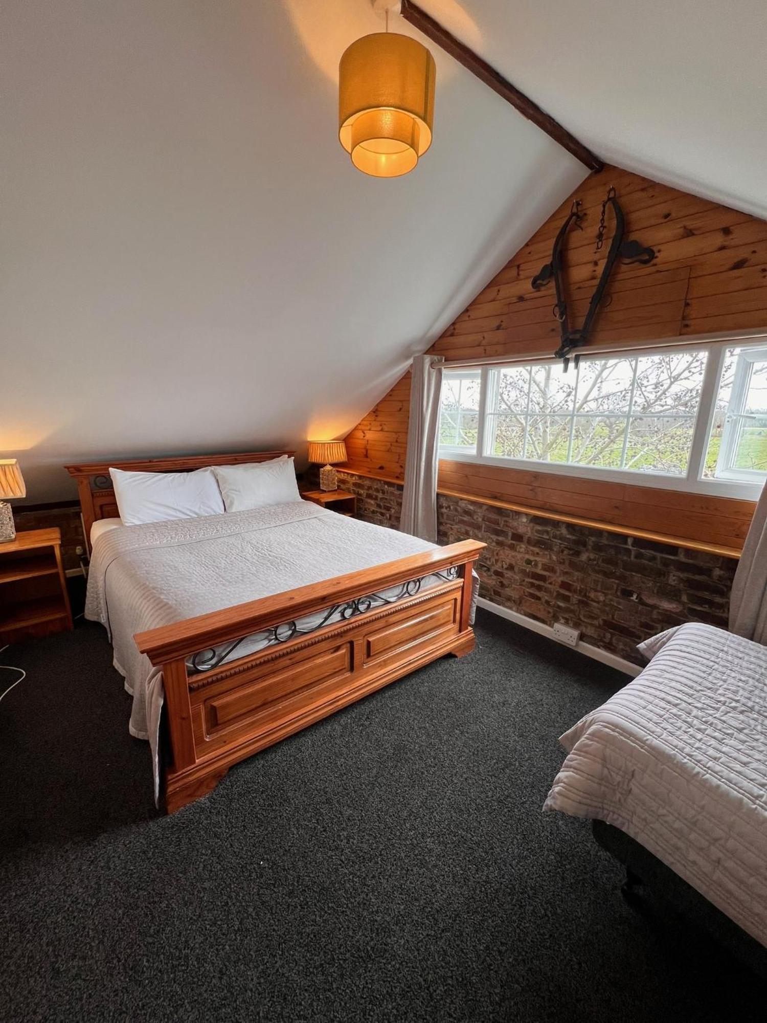 Hunston Mill Self Catering Dog Stay For Free 치체스터 외부 사진