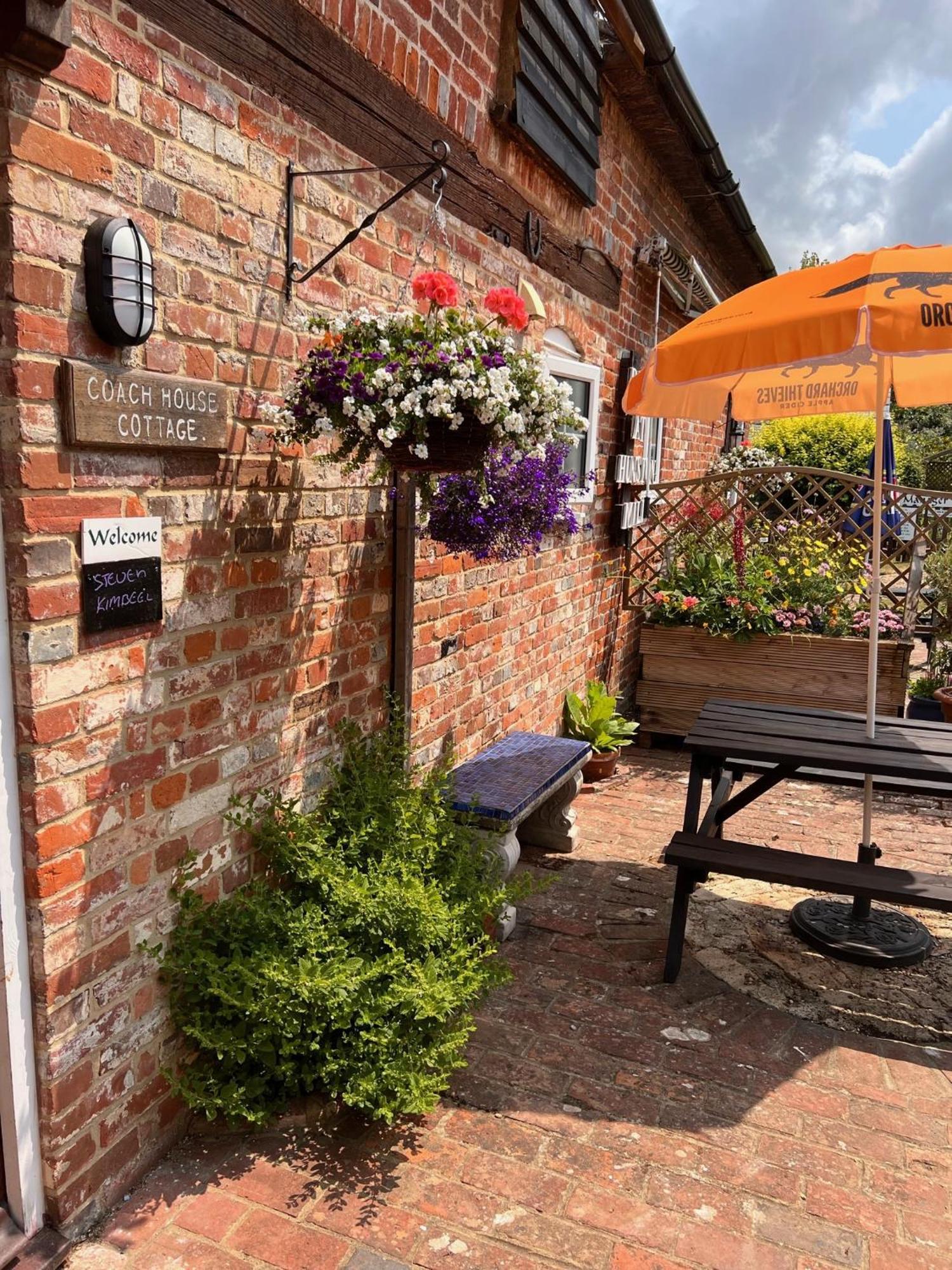 Hunston Mill Self Catering Dog Stay For Free 치체스터 외부 사진