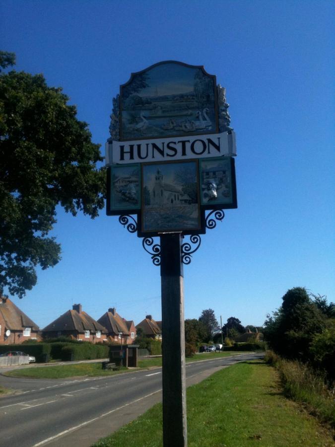 Hunston Mill Self Catering Dog Stay For Free 치체스터 객실 사진