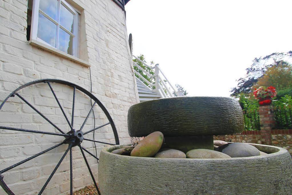 Hunston Mill Self Catering Dog Stay For Free 치체스터 외부 사진